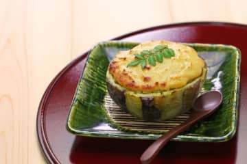 【現役板前が伝授】『茄子味噌チーズ焼』の作り方を公開！チューズが香る”コク旨絶品”に現役主婦から「安くて簡単で美味しい！」「ナスと油、チーズとミソ…相性グンバツじゃないですか〜？」と絶賛の声