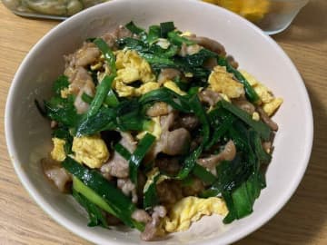 節約主婦がリピートする！10分でつくれるボリューム満点おかず「豚ニラ玉」が最強すぎた