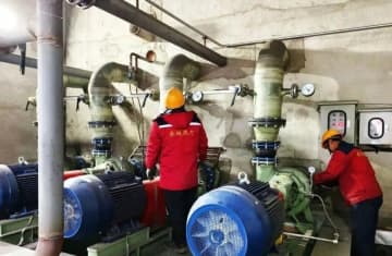 急冷でツバメが飛べない現象も、中国北部で集中暖房を前倒し