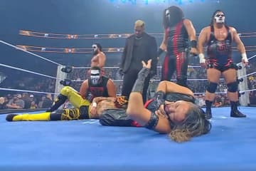 【ＷＷＥ】中邑真輔　怒りの登場も屈辱〝３連続ＫＯ〟…元新日勢揃う極悪軍ＭＦＴから返り討ち