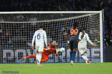 ナポリの“名PKストッパー”が活躍もコモとの上位対決はドロー決着…首位陥落の可能性も