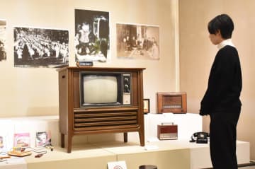 「昭和100年」振り返る　写真や看板、家具　茨城・古河で企画展