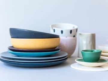 整理が苦手な人ほどやりがちな"NG収納"とは？こうすれば食器棚がスッキリ片付きますよ♪