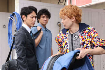 『ザ・ロイヤルファミリー』第4話 “栗須”妻夫木聡、金髪のジョッキー“佐木”高杉真宙と出会う