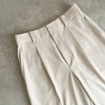 ユニクロの名品ワイドパンツは新色もすでに大人気！おしゃれさんの着こなし方チェック！