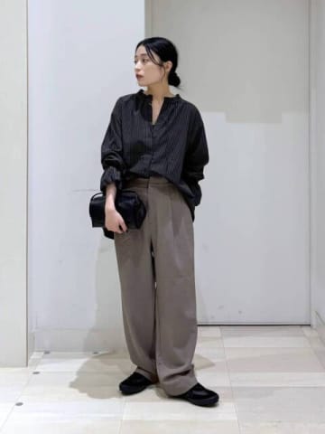 グローバルワークの華やかブラウス可愛い！暗くなりがち冬コーデの差しアイテムに便利に使える！