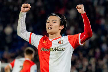 上田綺世が圧巻の2発「見事なヘディング」　首位奪還の一撃に現地注目「状況を一変させた」