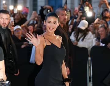 ヘイリー・ビーバーの結婚式で物議をかもした“露出多めドレス”→着用した本人が反論「みんな怒っていたけど…」