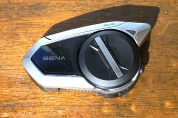 【いつモノコト】思い出に残るバイクツーリングには「インカム」が必須だった話