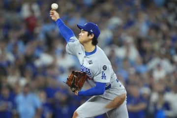 大谷翔平　いきなり泥ついたユニホームで先発マウンドへ　初回に安打放つも先制点とはならず