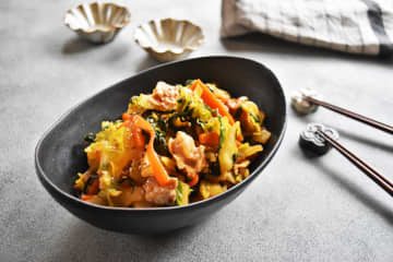 食べ応え満点♪「豚肉と白菜の韓国風おかずサラダ」レシピ