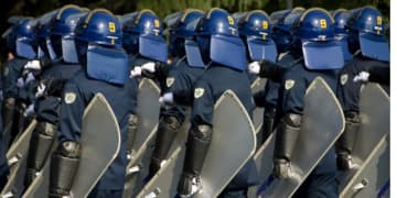 警察官は上司から“通帳チェック”される？　「お前、金欠か」昇進のため“不祥事”は絶対に起こしたくない…部下を過敏に“縛る”理不尽