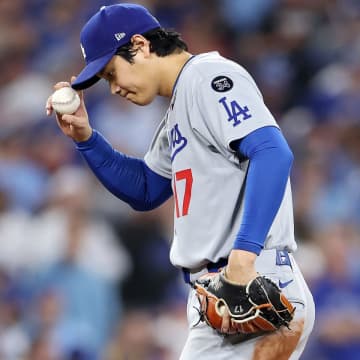 大谷翔平、ガックリと崩れて両手を膝につく。ビシェットに痛恨の３ランホームランを浴びて３回裏途中で降板【WS第７戦／ブルージェイズ戦】