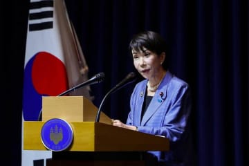 高市早苗首相、石破茂前首相と違い明らか　APEC首脳会議の「体当たり外交」...狙った人をガッチリホールド→笑顔で会話