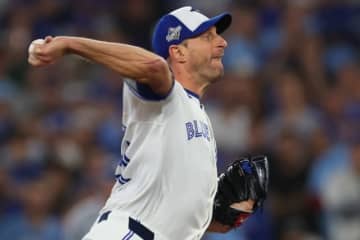 「これだけの緊張感のなかで…」大一番で先発し５回途中まで１失点！ ブルージェイズ41歳右腕をWS２度制覇の日本人が称賛！