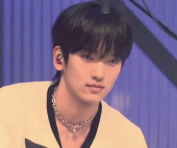 「4歳から家族バンドで活動」「福祉活動もしてきた」異例の経歴を持つイケメンドラマ―が話題、ステージではお祈りタイムも