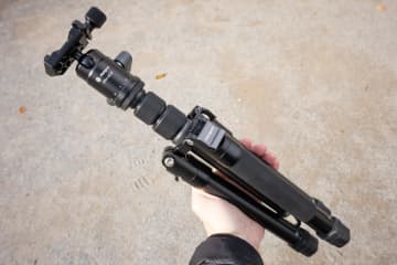 デジカメアイテム丼：バラバラに分割してコンパクトに…一脚や自撮り棒にもなる多機能三脚　Fotopro「FY-830」