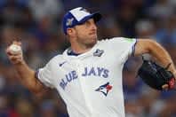 「史上最高の投手」「ヒーローだ」ブルージェイズの41歳右腕シャーザー、５回途中１失点の好投にカナダファン歓喜「もうこの街で食事代を払う必要はない」