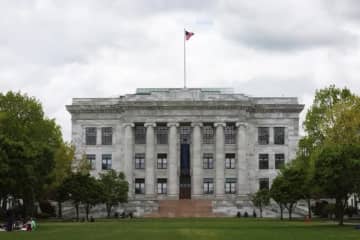 ハーバード大の医学系施設で「意図的」とみられる爆発、現場から2人逃走　米