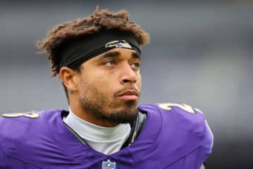 イーグルスがドラフト指名権と引き換えにレイブンズからCBアレクサンダーを獲得