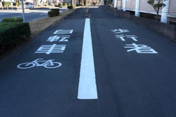 来年から「自転車の歩道走行」で“6000円”の反則金!? 自転車ユーザーからは「危なくて走れない」「整備が不十分なのに…」など不満続出！ インフラ整備の現状とは