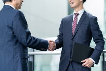 部長に昇進し、夢だった「年収1000万円」に到達！ でも友人は“２倍以上稼いでる”と聞きショック…会社員で「年収2000万円」以上の割合はどれくらいですか？