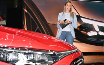 メルセデス・ベンツ、プロダクトエキスパートのレナ・ブルネンバーグ氏が新型バッテリEV「CLA」を解説