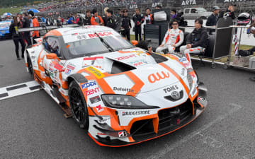 SUPER GT最終戦もてぎ、1号車 au TOM'S GR Supra（坪井翔/山下健太）が優勝 シリーズチャンピオンを獲得し、坪井選手とau TOM'S GR Supraは史上初の3連覇