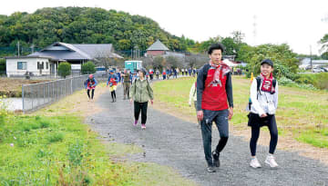 国内最大のウオーキングイベント、埼玉・東松山でスリーデーマーチ始まる　世界第2位の規模…初日は13の国と地域から1万7322人　休憩所で振る舞われる特産品も楽しみに　3日まで　当日参加も受け付け