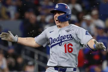 「夢のような瞬間。一生忘れない」勝ち越しソロのスミスが歓喜！ 連投の山本由伸を絶賛「彼がシリーズMVPだ。本当に特別」