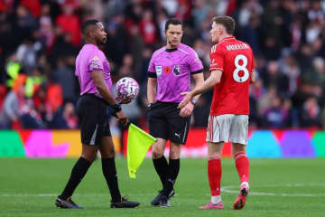 CK判定にもVARが必要？　N・フォレスト指揮官「2週間で2回は茶番だ」