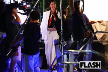 中条あやみ、スタッフもメロメロの“おしゃれすぎる”新ドラマ撮影現場　映画出演や新分野挑戦で露出続きの日々