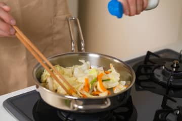 野菜炒めがベチャベチャになる原因とは？水っぽくなる８つの調理ミス