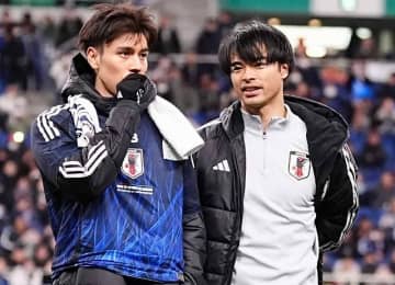 「１番見たかったやつ！」「凄い笑ってる」三笘薫vs田中碧のプレミア幼馴染対決はお預けも…試合後の“４ショット”にファン大注目