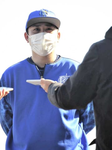 【DeNA】佐野、右肘手術も「キャンプから支障なくプレー」　順調な回復ぶり明かす　