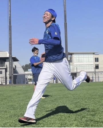 【DeNA】平良、右肘手術から来季完全復活へ　原点たち返り外野駆ける