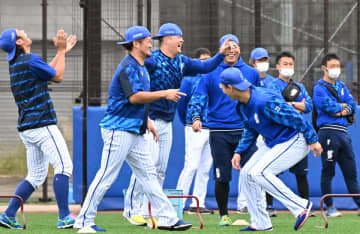 【DeNA】秋季練習スタート　三浦監督「課題考え集中を」、個々のレベルアップ求める