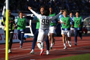 「痺れるね」“１敗”が命取りに…混戦極めるJ２最新順位表に「水戸はほぼ決まりかな」「最後まで激戦になりそうだ」の声