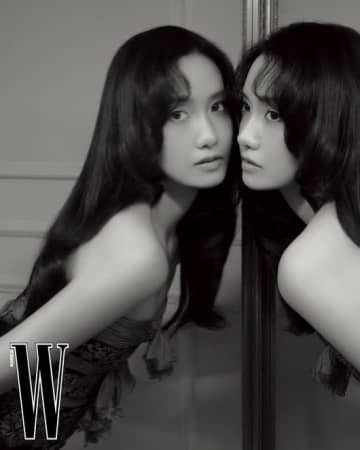 少女時代 ユナ、強烈な眼差しとポーズ…「W KOREA」表紙モデルを飾る