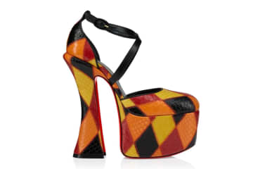 クリスチャン ルブタン26年春ウィメンズ、‟サーカス”着想の厚底ブーツ＆ダイヤ柄煌めくパンフス