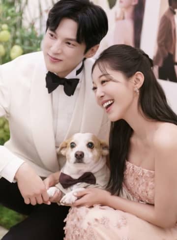 俳優ユン・ソヌ＆キム・ガウン、華やかな結婚式の記念写真を公開「人生で一番幸せな日」