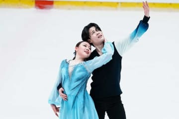 紀平梨花、26年五輪は消滅　アイスダンス初戦は合計136.74点、西山真瑚との“りかしん”で熱演も