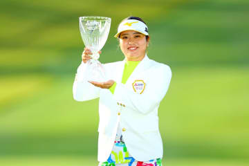 「すごく緊張した3日間でした」プロ3年目の仲村果乃が初優勝 渋野日向子は13位