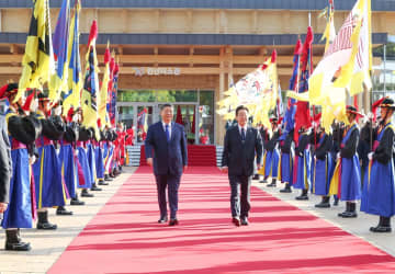 韓国大統領、北との対話再開で中国主席に協力要請＝北朝鮮、非核化は「夢物語」―仏メディア