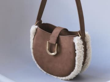 「おしゃれに見られたい」なら！【ROPÉ PICNIC】小物で季節を先取る♡「ムートン風バッグ」