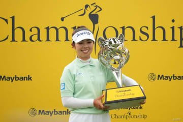 「強い気持ちで回れた」山下美夢有が3人プレーオフの末今季2勝目 シーズン最大8打差を大逆転