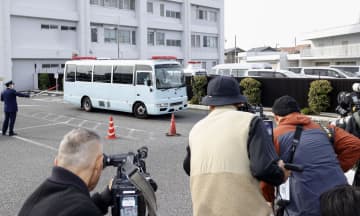 昨年、数百人を抽出捜査し女浮上　「手にけが」目撃情報一致