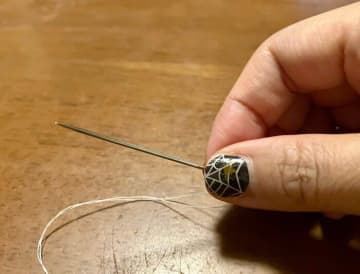 【セリア】縫わずに簡単！ファスナーのないカバンやホツレにも、便利なハンドメイドグッズ