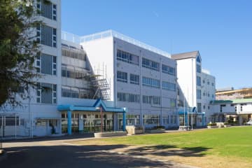 部活動顧問の46歳教師が試合中に 教え子の”頬”を両手で「パンッ」“気持ちを切り替えさせようとした…”と語るも “保護者が体罰だと通報” ネットでコメント殺到「自分は古い人間なので気合を入れてくれたって思いますが、これも体罰という時代」「保護者が訴えたみたいですが生徒本人はどうだったのでしょうか…