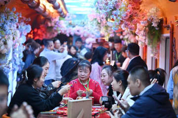 中国初のテーマ型没入体験観光列車、天津で運行